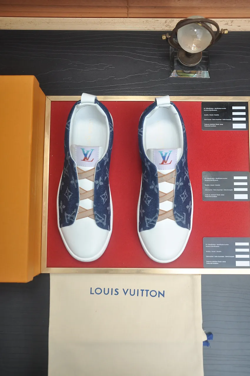 Men's men's shoes💰460💶[LOUIS VUITTON] Same style as LV. Louis Vuitton official website [satisfied] original single hot model, LV original factory cowhide material 👑1:1 original plate, sheepskin lining, original foam outsole. Body accessories one-to-one mold opening 💪 Counter quality 🙏 Dear friends, if you are still worried about wearing matching shoes 💋, then these shoes are your best choice 🎁🎁! 38-44